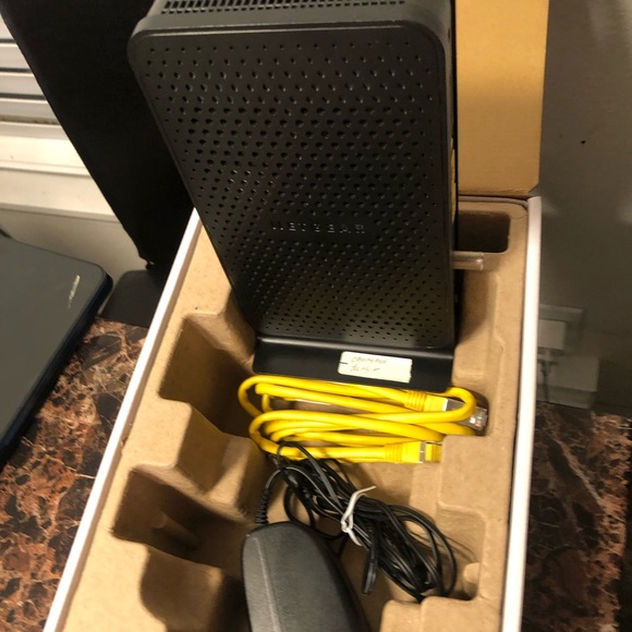 NETGEAR C3700 N600 WiFi CABLE MODEM ROUTER DUAL BAND GIGABIT 340 MBPS FAST ! - Picture 7 of 16